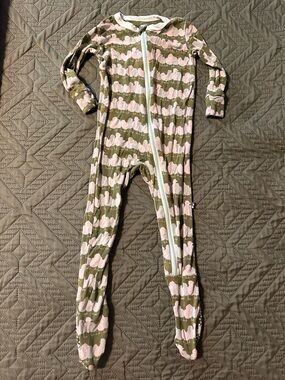 ⭐️5/$25⭐️ Kickee Pants Olive Green & Light Pink Footed One-Piece Pajama